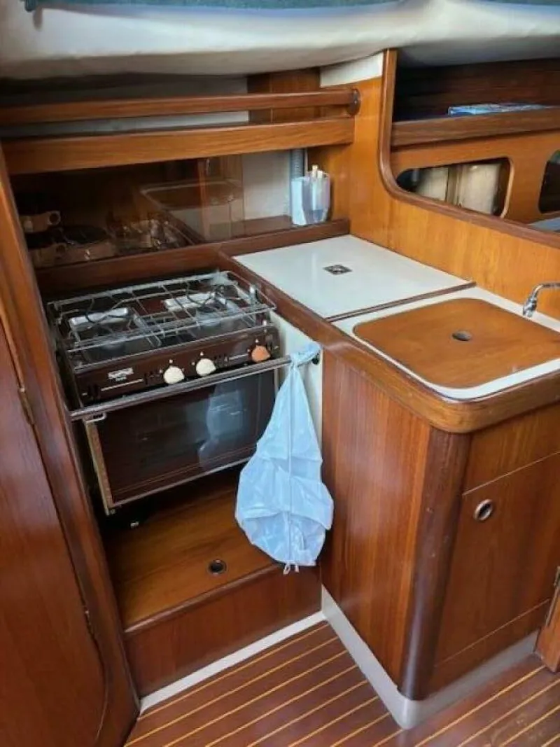 Slide: The Image of Beneteau 1984 - 18