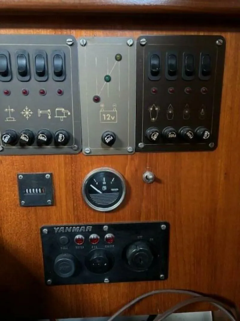 Slide: The Image of Beneteau 1984 - 20