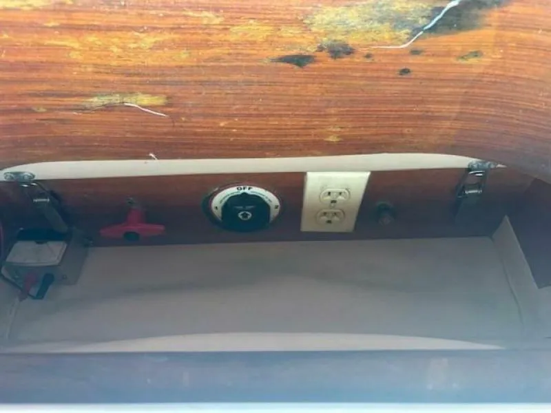 Slide: The Image of Beneteau 1984 - 24