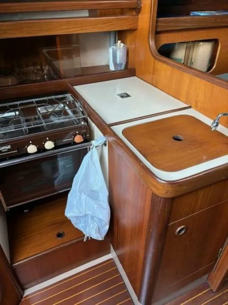 Slide: The Image of Beneteau 1984 - 25