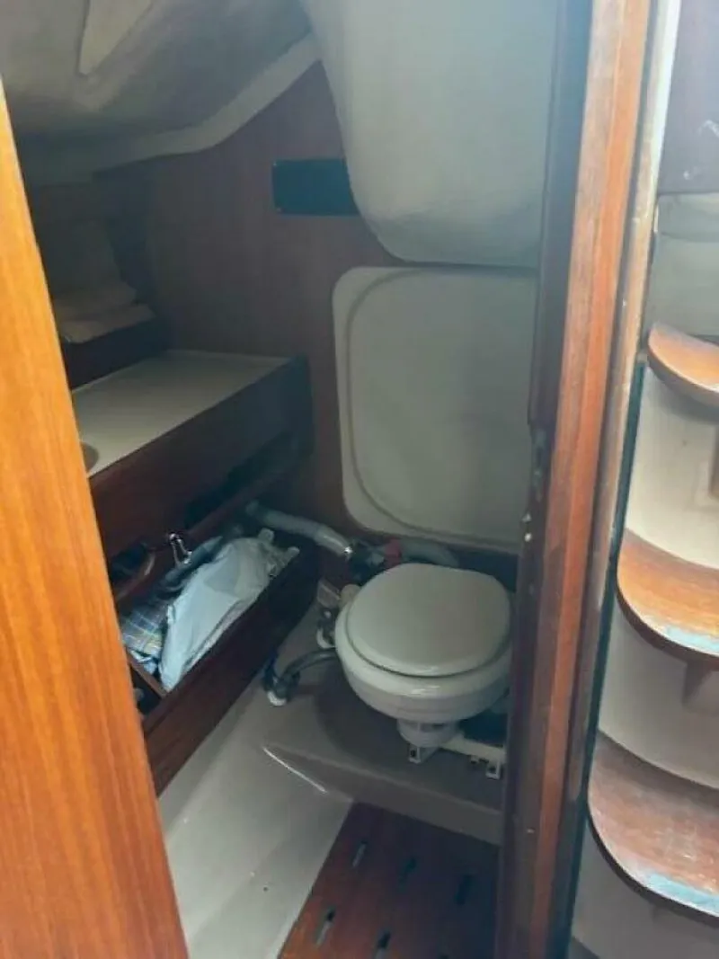 Slide: The Image of Beneteau 1984 - 28