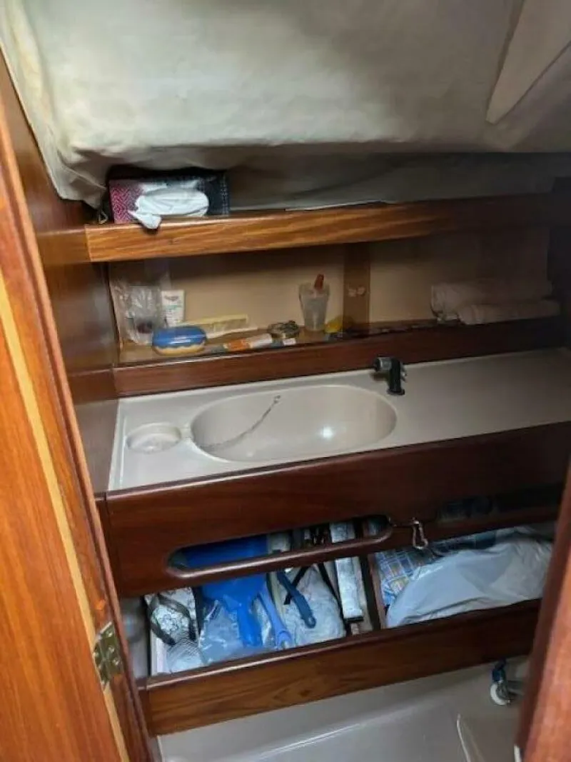 Slide: The Image of Beneteau 1984 - 29
