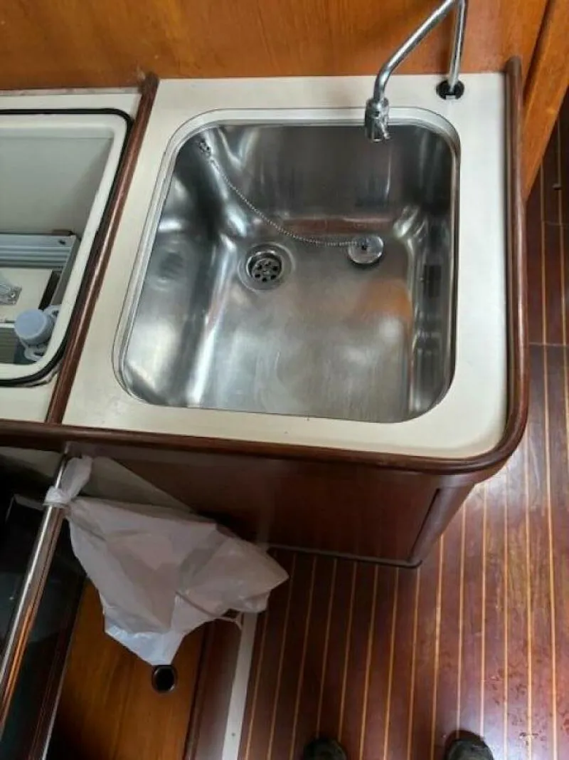 Slide: The Image of Beneteau 1984 - 31