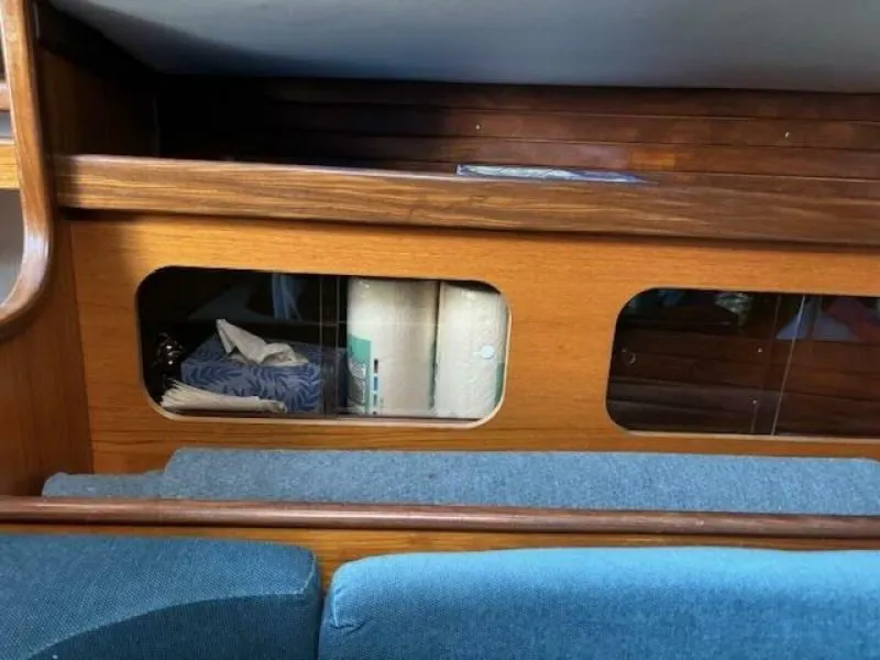 Slide: The Image of Beneteau 1984 - 33