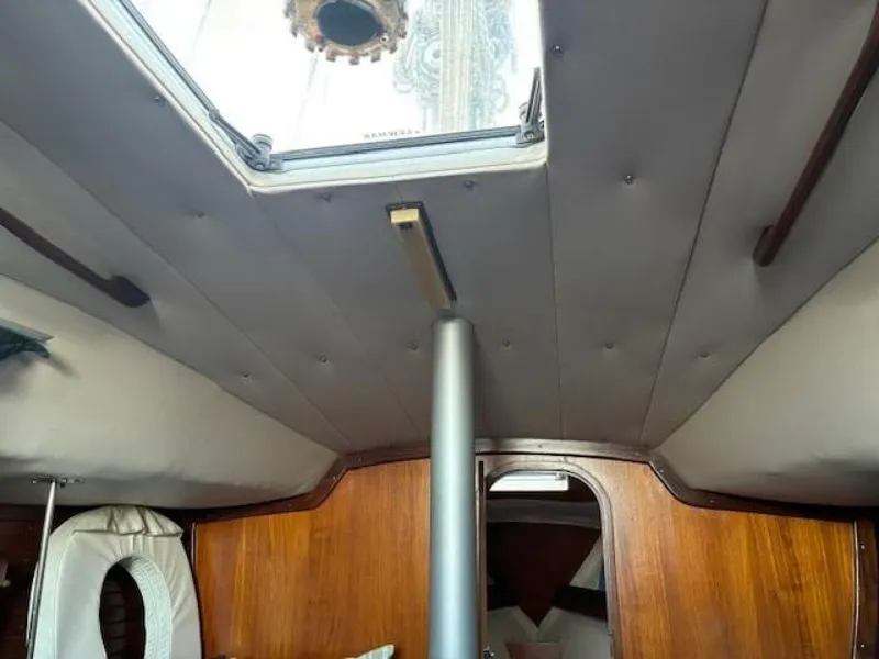 Slide: The Image of Beneteau 1984 - 34