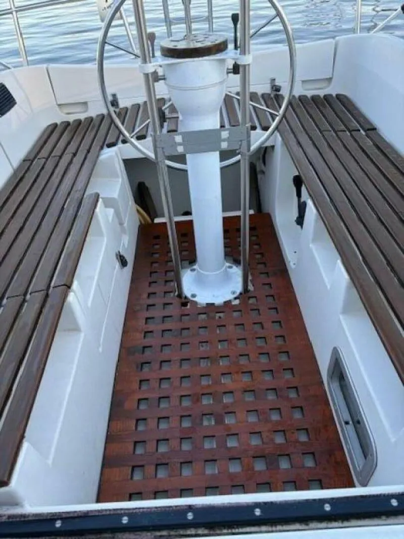 Slide: The Image of Beneteau 1984 - 36