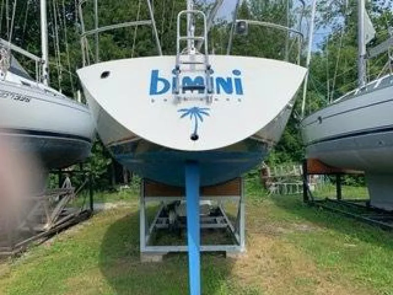 Slide: The Image of Beneteau 1984 - 6