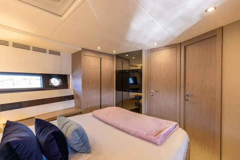 Slide: The Image of Azimut S6 Sport Fly 2021 - 19