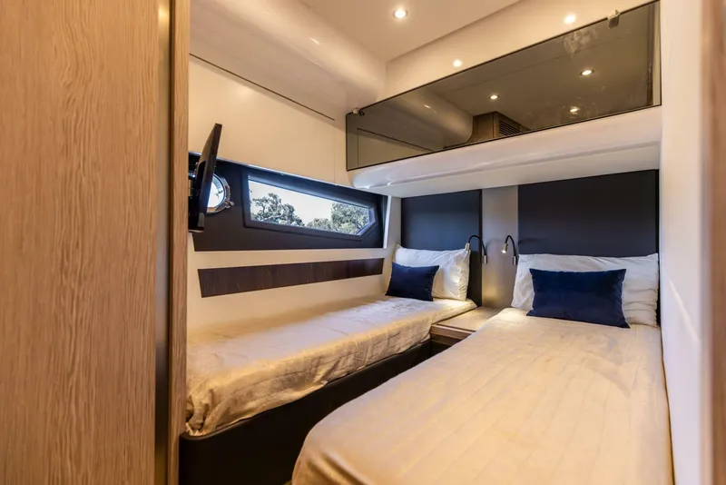 Slide: The Image of Azimut S6 Sport Fly 2021 - 20