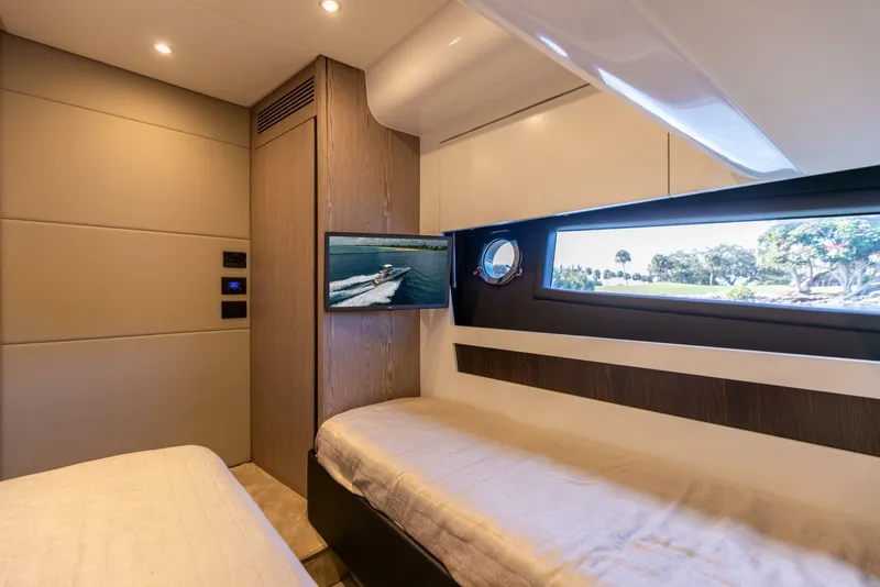 Slide: The Image of Azimut S6 Sport Fly 2021 - 21