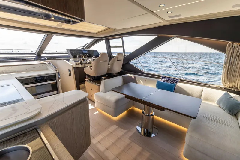 Slide: The Image of Azimut S6 Sport Fly 2021 - 6