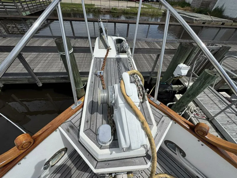 Slide: The Image of Grand Banks 42 Motor Yacht 1989 - 11