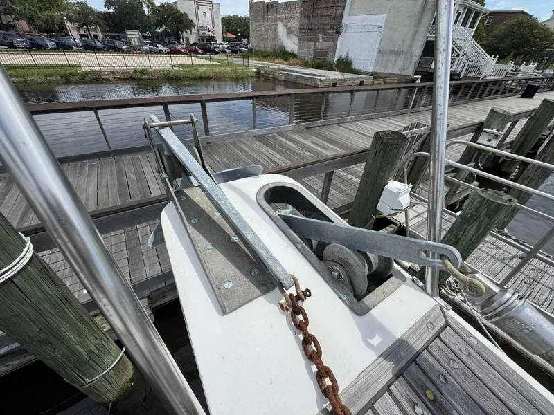 Slide: The Image of Grand Banks 42 Motor Yacht 1989 - 12