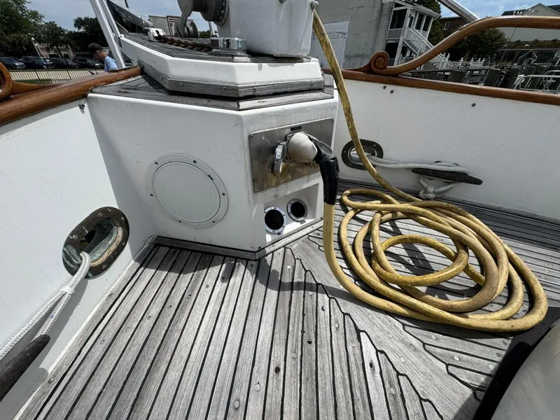 Slide: The Image of Grand Banks 42 Motor Yacht 1989 - 13