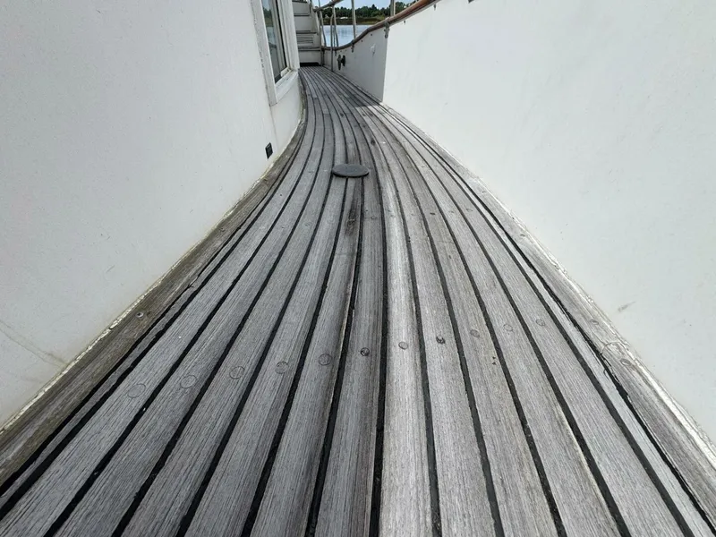 Slide: The Image of Grand Banks 42 Motor Yacht 1989 - 14