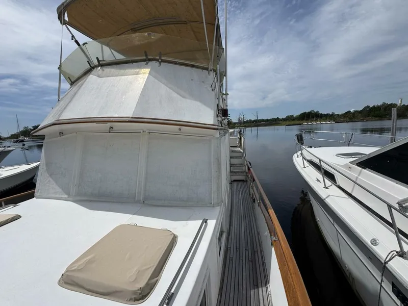 Slide: The Image of Grand Banks 42 Motor Yacht 1989 - 15