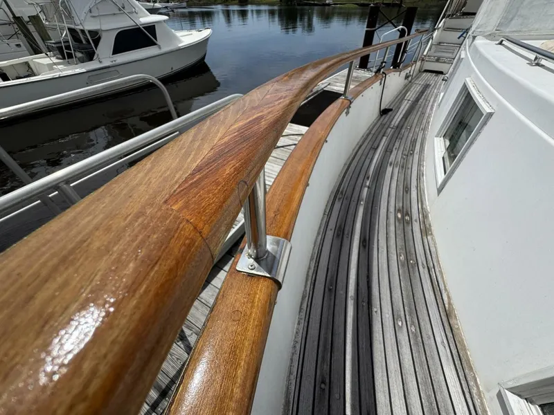 Slide: The Image of Grand Banks 42 Motor Yacht 1989 - 16