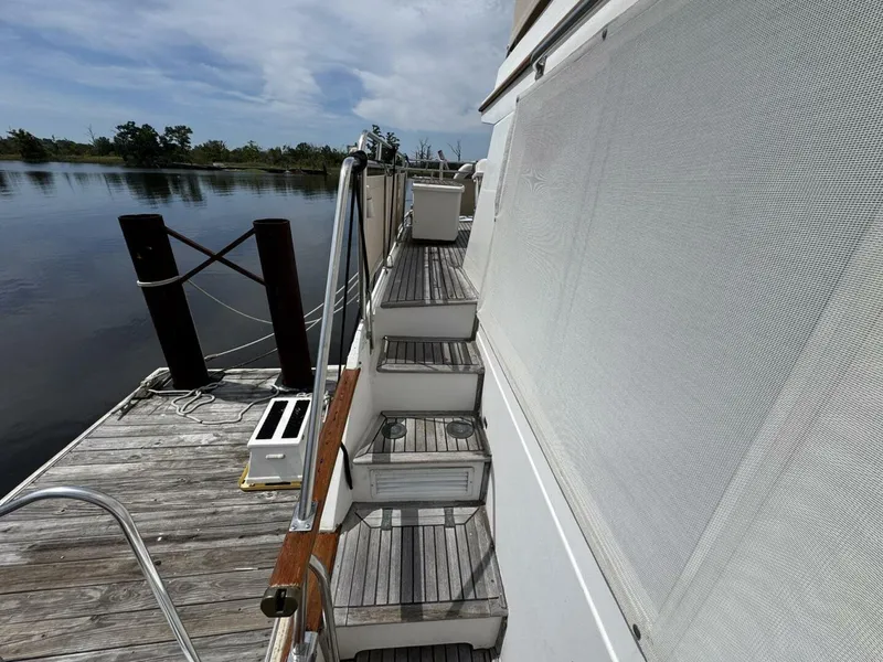 Slide: The Image of Grand Banks 42 Motor Yacht 1989 - 17