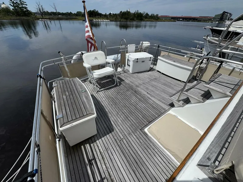 Slide: The Image of Grand Banks 42 Motor Yacht 1989 - 19
