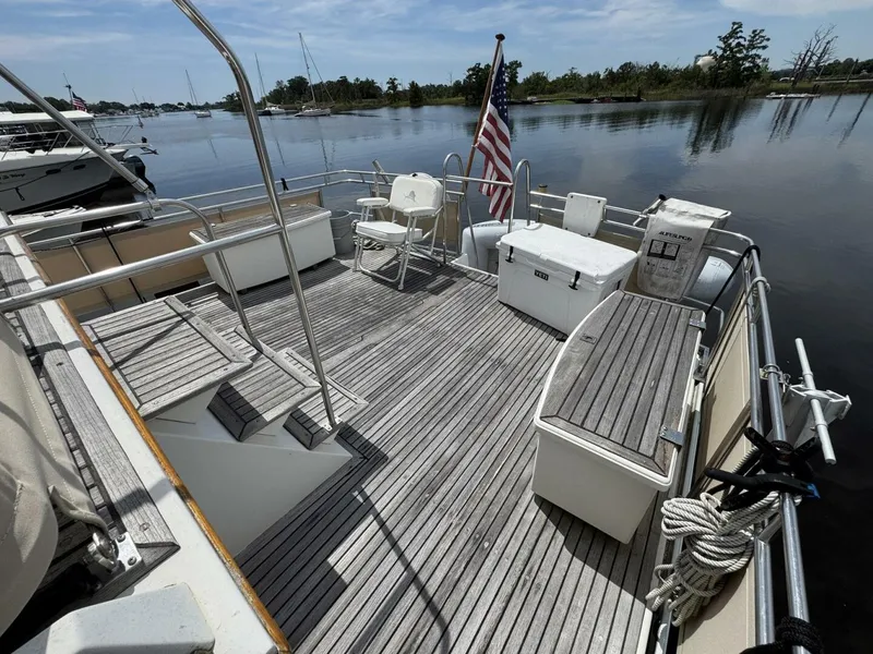 Slide: The Image of Grand Banks 42 Motor Yacht 1989 - 20