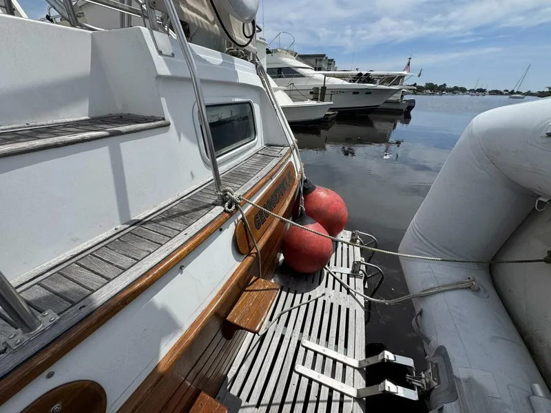 Slide: The Image of Grand Banks 42 Motor Yacht 1989 - 24