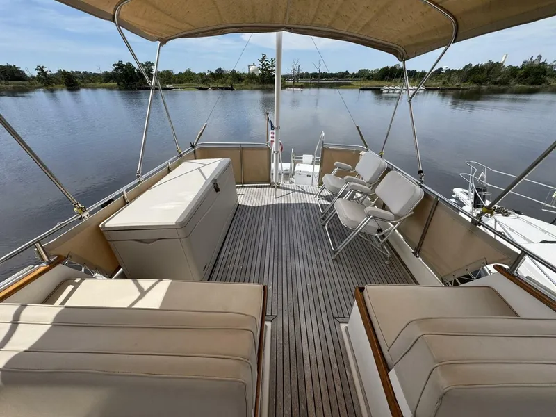 Slide: The Image of Grand Banks 42 Motor Yacht 1989 - 31