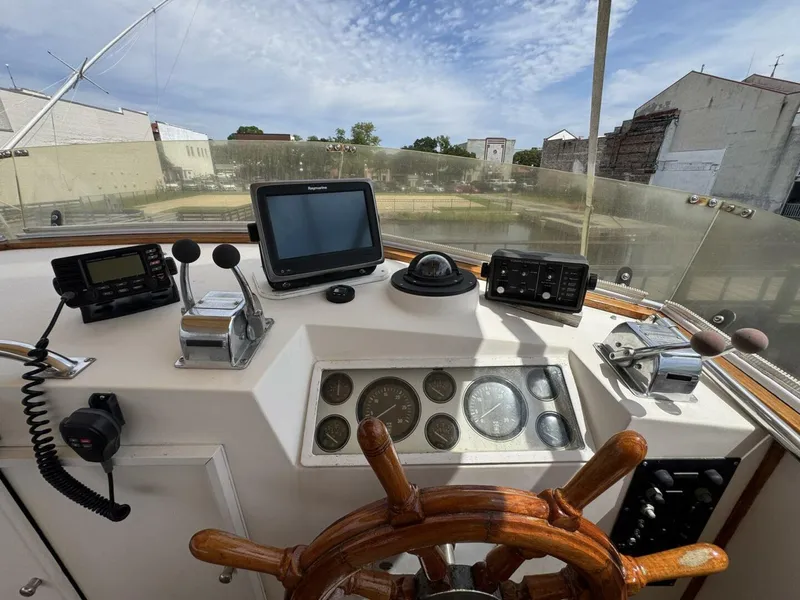 Slide: The Image of Grand Banks 42 Motor Yacht 1989 - 35