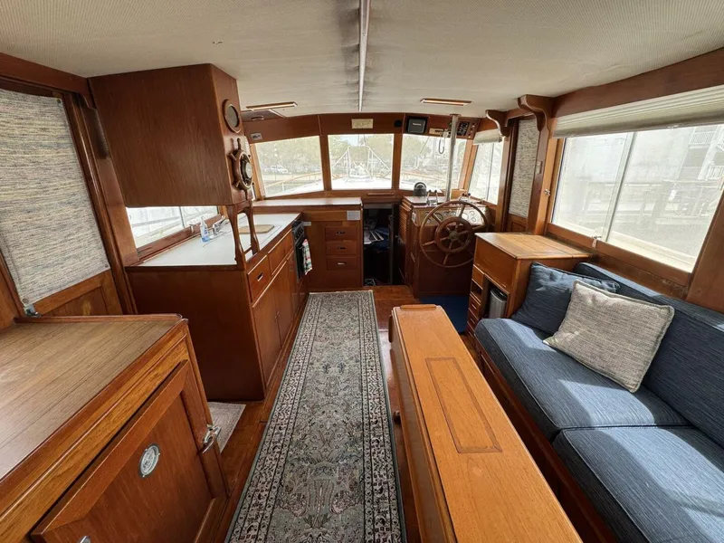 Slide: The Image of Grand Banks 42 Motor Yacht 1989 - 40