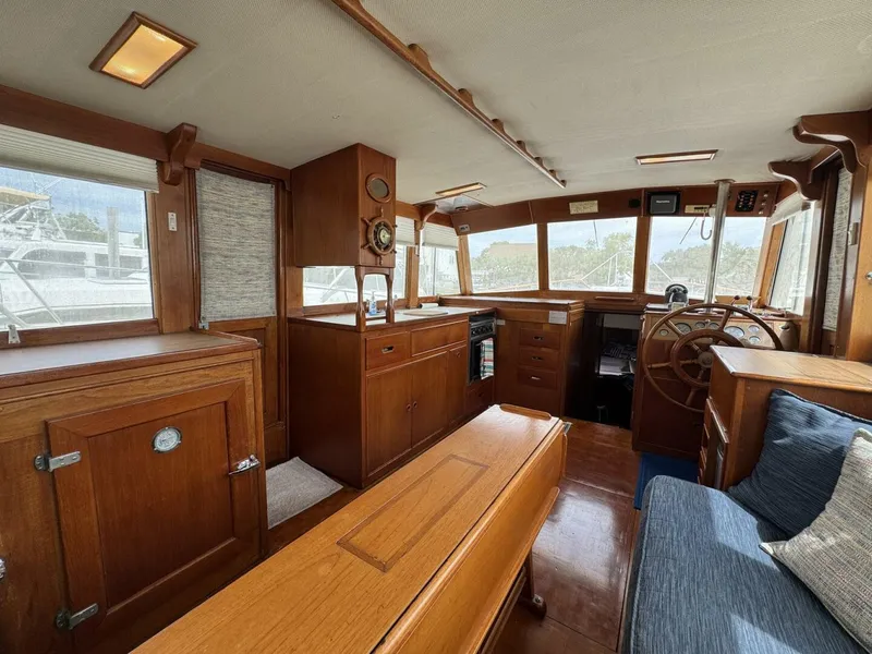 Slide: The Image of Grand Banks 42 Motor Yacht 1989 - 42