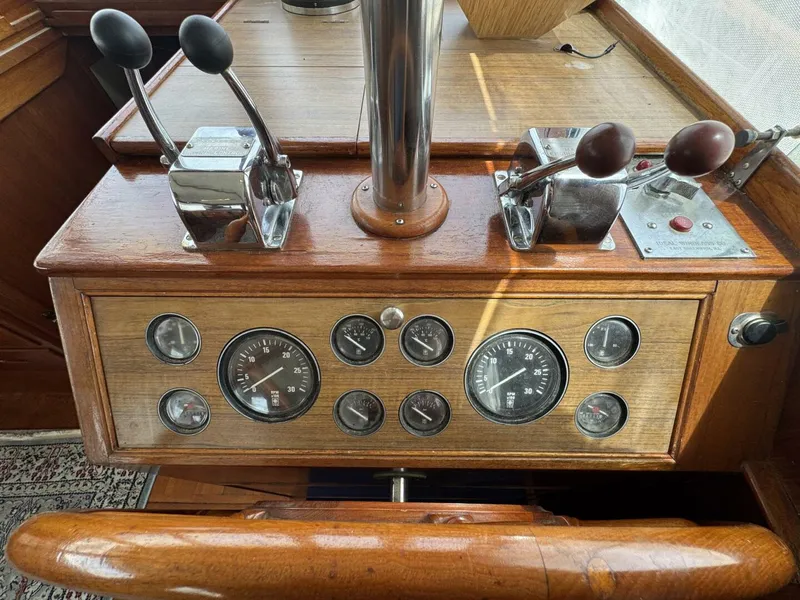 Slide: The Image of Grand Banks 42 Motor Yacht 1989 - 44