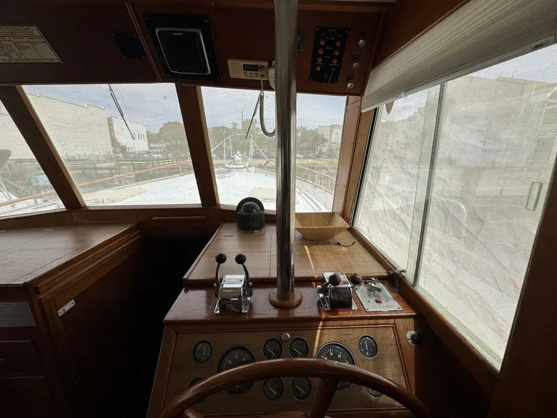 Slide: The Image of Grand Banks 42 Motor Yacht 1989 - 45