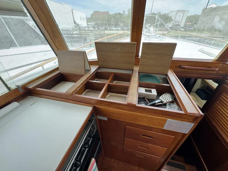 Slide: The Image of Grand Banks 42 Motor Yacht 1989 - 55