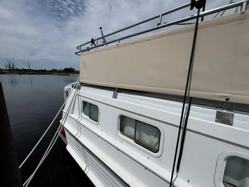 Slide: The Image of Grand Banks 42 Motor Yacht 1989 - 6