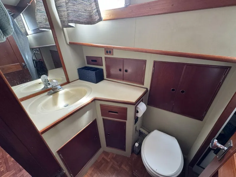 Slide: The Image of Grand Banks 42 Motor Yacht 1989 - 66