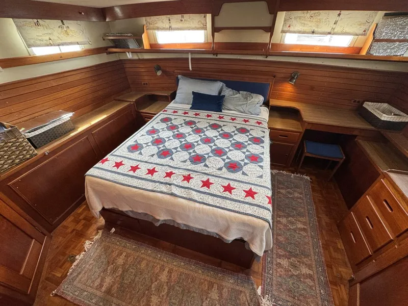 Slide: The Image of Grand Banks 42 Motor Yacht 1989 - 69