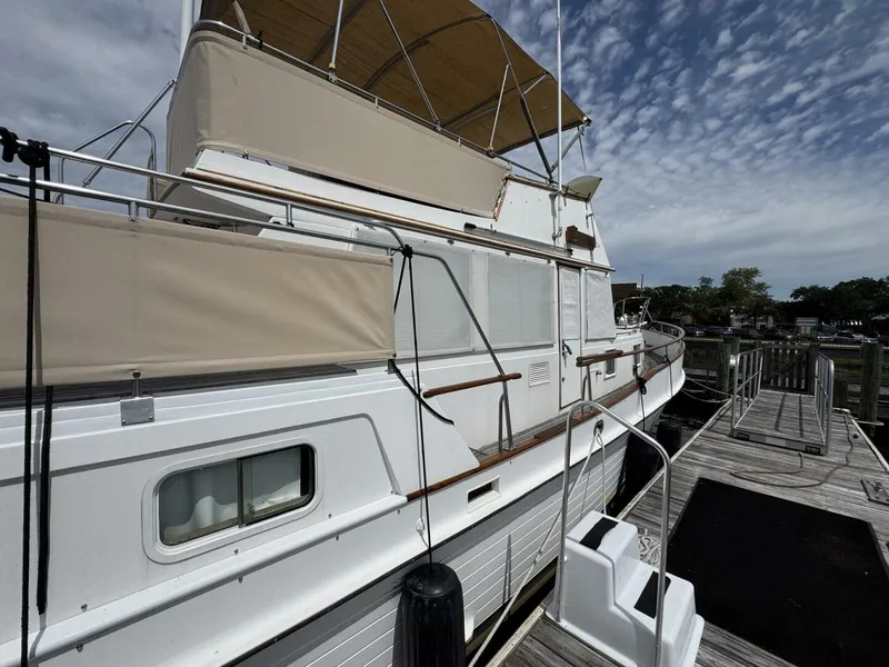 Slide: The Image of Grand Banks 42 Motor Yacht 1989 - 7