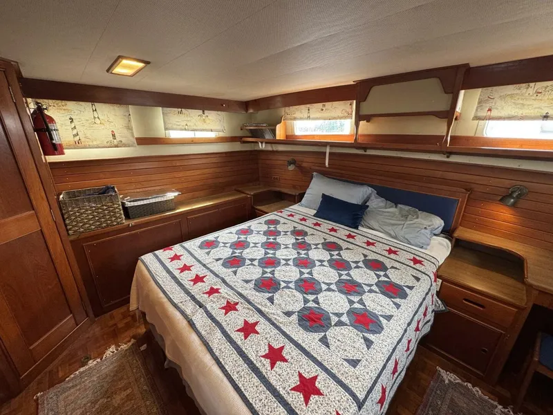 Slide: The Image of Grand Banks 42 Motor Yacht 1989 - 70