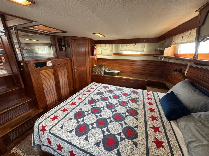 Slide: The Image of Grand Banks 42 Motor Yacht 1989 - 71