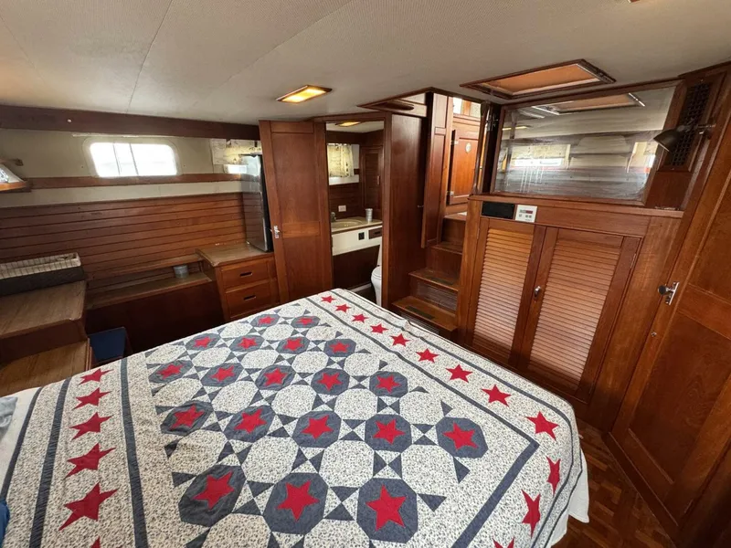 Slide: The Image of Grand Banks 42 Motor Yacht 1989 - 72
