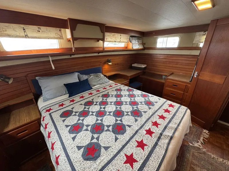 Slide: The Image of Grand Banks 42 Motor Yacht 1989 - 73