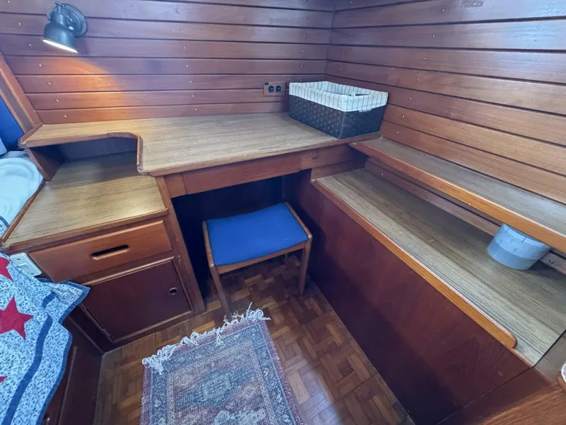 Slide: The Image of Grand Banks 42 Motor Yacht 1989 - 75