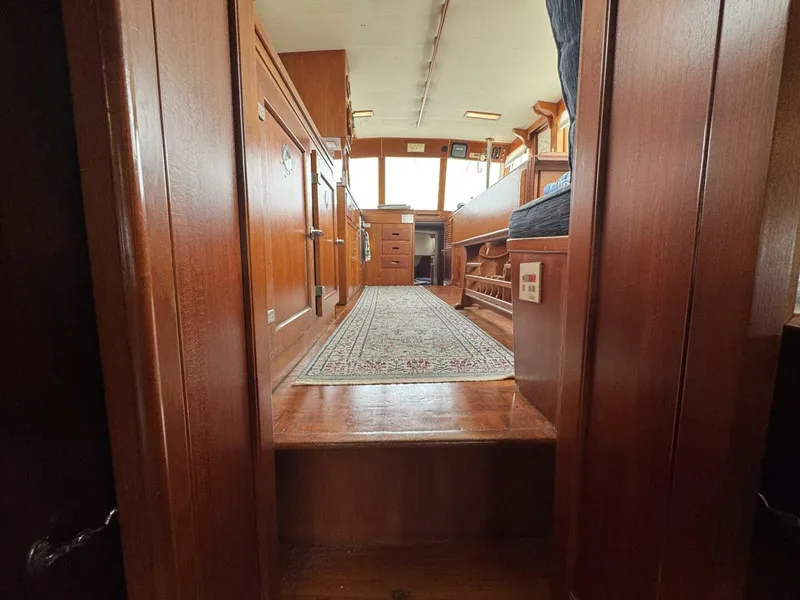 Slide: The Image of Grand Banks 42 Motor Yacht 1989 - 78