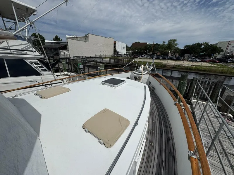 Slide: The Image of Grand Banks 42 Motor Yacht 1989 - 8