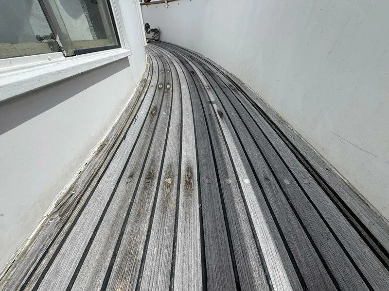 Slide: The Image of Grand Banks 42 Motor Yacht 1989 - 9