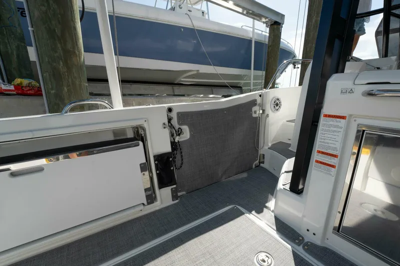 Slide: The Image of Jeanneau Leader 9.0WA S2 2024 - 38