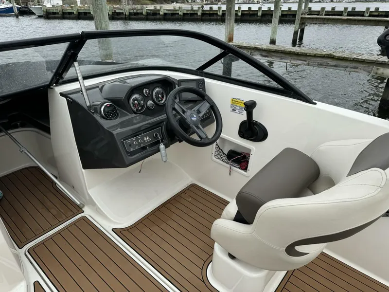 Slide: The Image of Bayliner VR5 Bowrider OB 2018 - 11