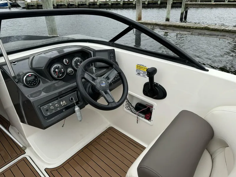 Slide: The Image of Bayliner VR5 Bowrider OB 2018 - 13