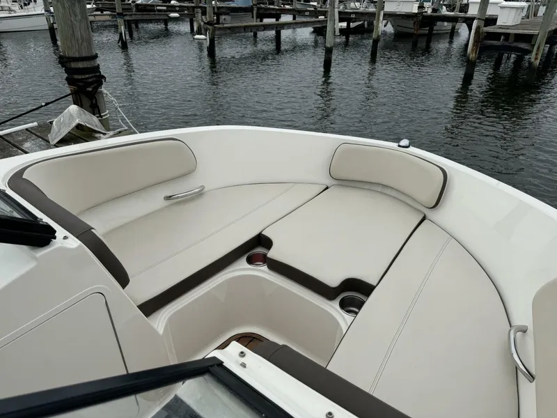 Slide: The Image of Bayliner VR5 Bowrider OB 2018 - 15