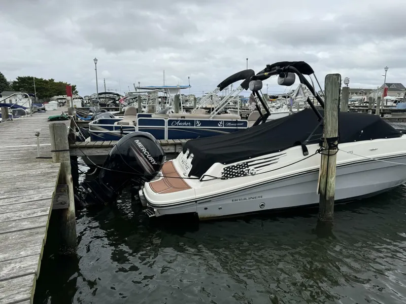 Slide: The Image of Bayliner VR5 Bowrider OB 2018 - 2