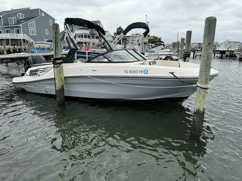 Slide: The Image of Bayliner VR5 Bowrider OB 2018 - 3